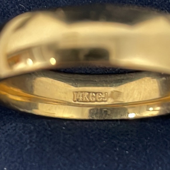 Size 12   6mm Comfort Fit Wedding Ring Yellow Gold and 9.6g gold - Picture 3 of 6